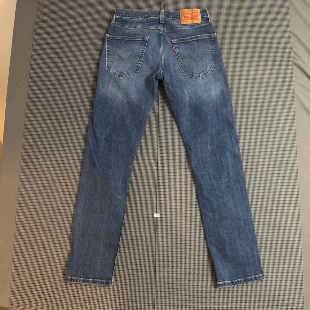 Levis 502 Regular Taper Jeans Mens 30x32 Blue Medium Wash WaterLess Denim